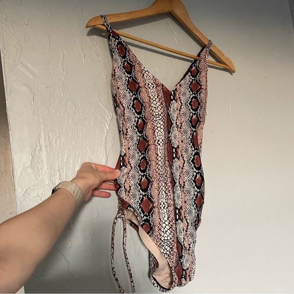Kona Sol Brown Snakeskin Patterned Swimsuit Bathing Suit One Piece size Medium - Picture 1 of 6
